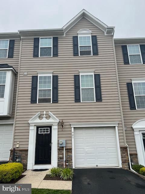property at 905 Susan Cir
