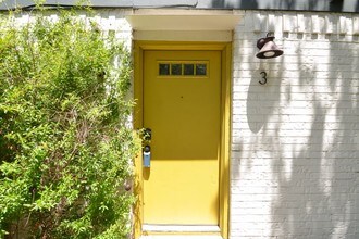 3511 Alpine Cir-Unit -3 in Austin, TX - Building Photo - Building Photo