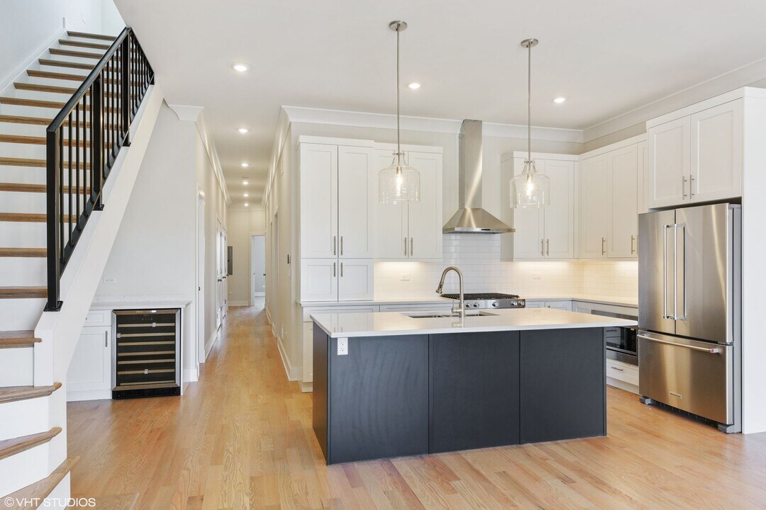3116 N Clybourn Ave in Chicago, IL - Building Photo
