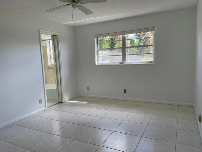 343 Windsor O in West Palm Beach, FL - Building Photo - Building Photo