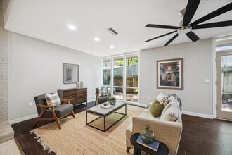 5242 Memorial Dr in Houston, TX - Building Photo - Building Photo