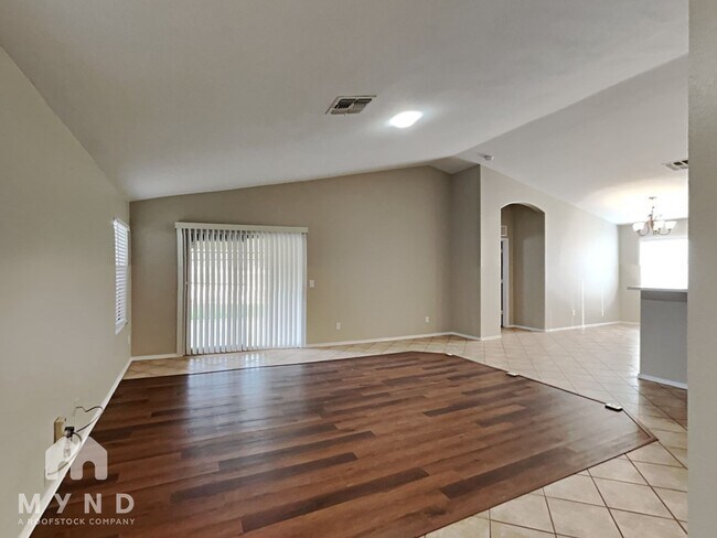 813 S 125th Ave in Avondale, AZ - Foto de edificio - Building Photo