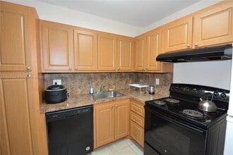6500 Cypress Rd in Plantation, FL - Building Photo - Building Photo