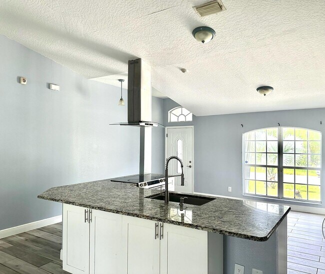 816 Tedder Rd SE in Palm Bay, FL - Building Photo - Building Photo