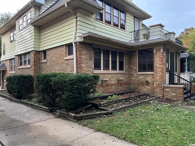 2569 N 61st St, Unit 2569 in Milwaukee, WI - Building Photo - Building Photo