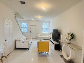 2813 SW 17th Ave in Fort Lauderdale, FL - Foto de edificio - Building Photo