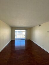 1501 Crescent Cir in North Palm Beach, FL - Foto de edificio - Building Photo