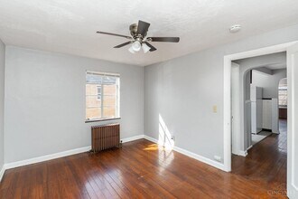 1627 Summit Rd in Cincinnati, OH - Foto de edificio - Interior Photo