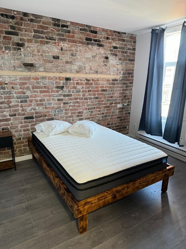 4827 Saint-Urbain Rue in Montréal, QC - Building Photo - Building Photo