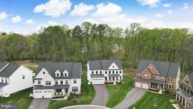 7679 Cross Creek Dr in Columbia, MD - Building Photo - Building Photo