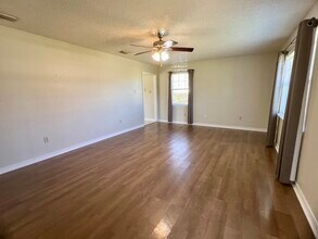 10612 Ford Dr in Grand Bay, AL - Foto de edificio - Building Photo