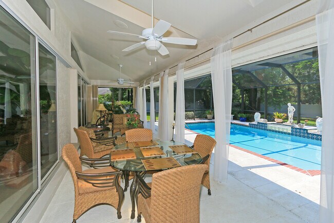 469 Carica Rd in Naples, FL - Building Photo - Building Photo