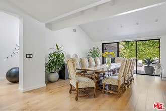 521 Loring Ave in Los Angeles, CA - Building Photo - Building Photo