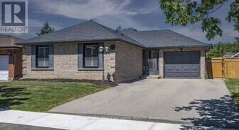 47 Ruffian Rd in Brantford, ON - Building Photo