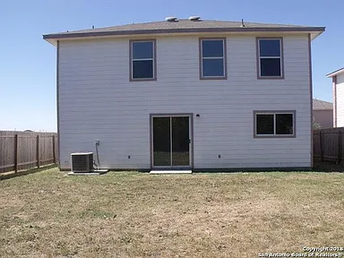 8619 Ky N Wy in Converse, TX - Foto de edificio - Building Photo