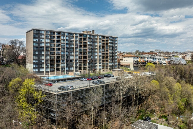 Park Hudson Apartments in North Bergen, NJ - Building Photo - Building Photo