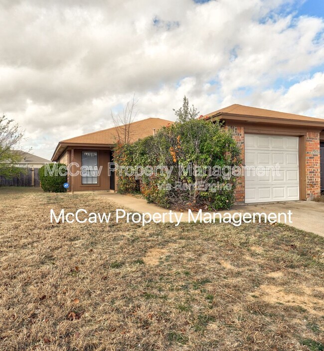 6710 S Creek Dr in Fort Worth, TX - Building Photo - Building Photo