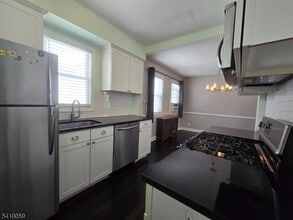 48 Freeman Pl in Nutley, NJ - Building Photo - Building Photo