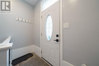 39 Bonaparte Way in Hamilton, ON - Building Photo - Building Photo