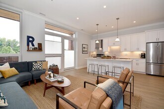 7652 Madison St-Unit -203 in Forest Park, IL - Building Photo - Building Photo