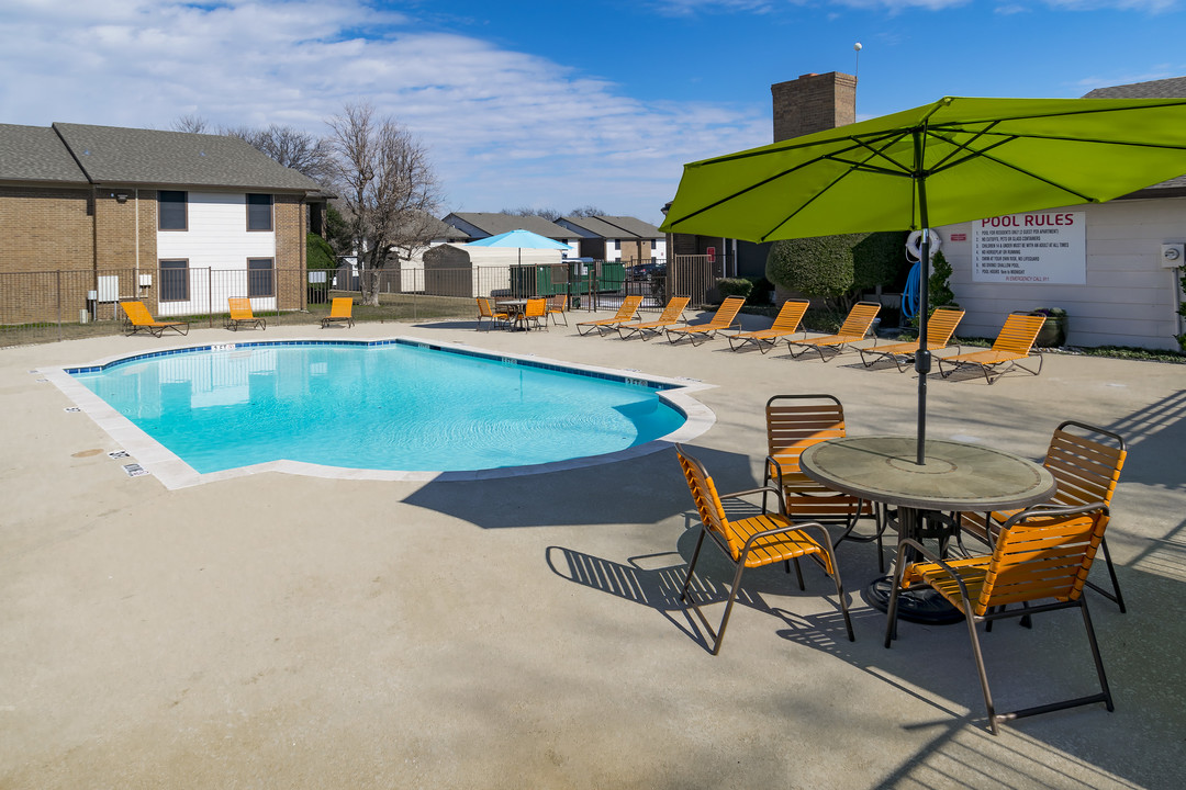 Kingswood Apartments in Denton, TX - Building Photo