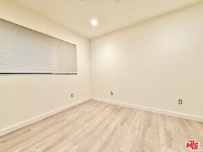 3245 Drew St in Los Angeles, CA - Building Photo - Building Photo