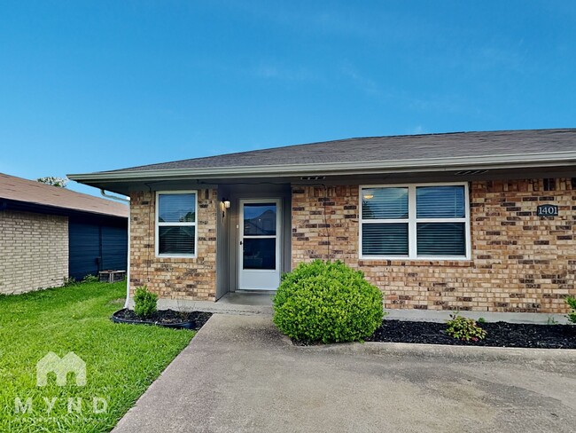 property at 1401 Cardinal Dr