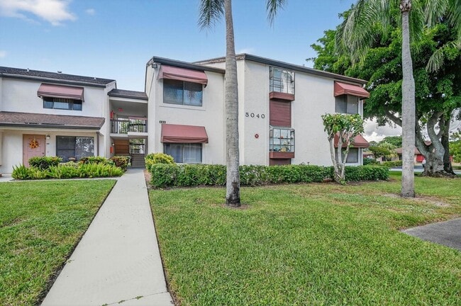5040 Rose Hill Dr in Boynton Beach, FL - Foto de edificio - Building Photo