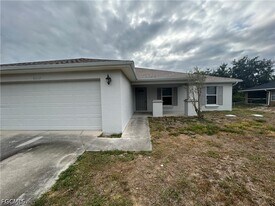 6012 Thrush Ave in Ft. Myers, FL - Building Photo