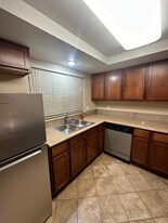 7675 N First St in Fresno, CA - Building Photo