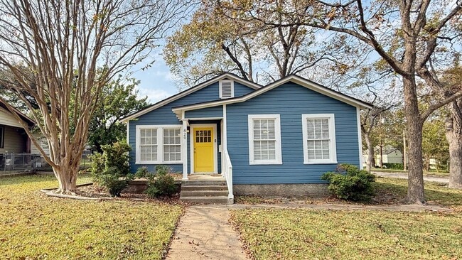 property at 820 N 5th St