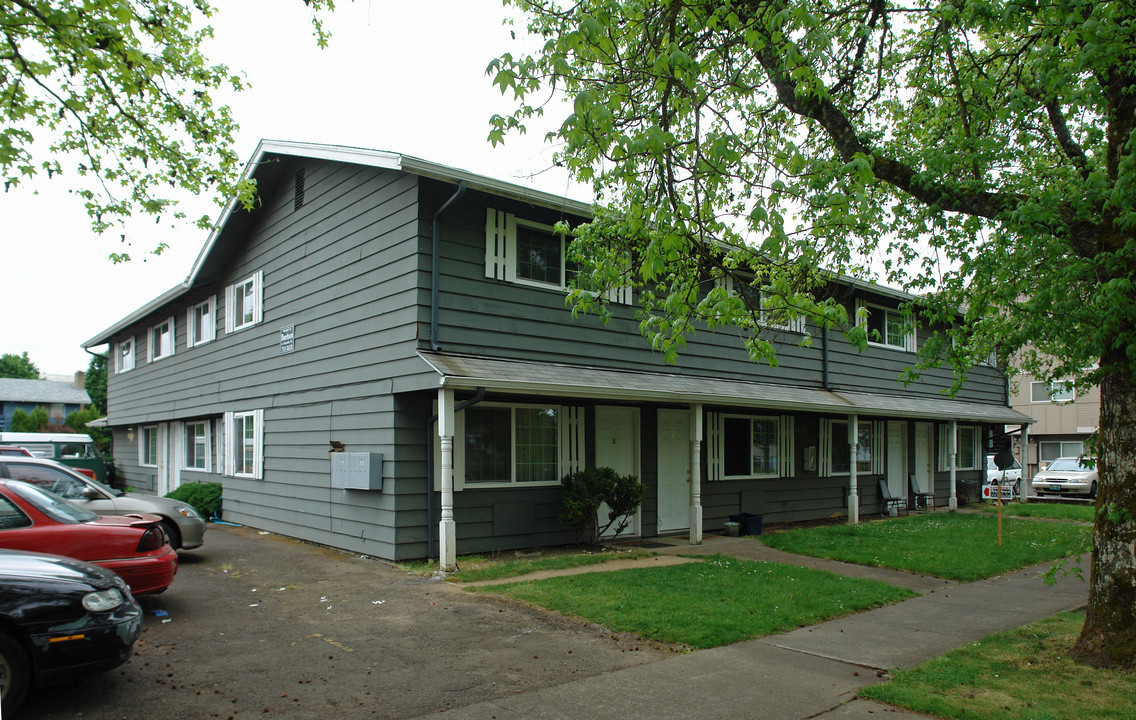 1635 NW Division St in Corvallis, OR - Building Photo