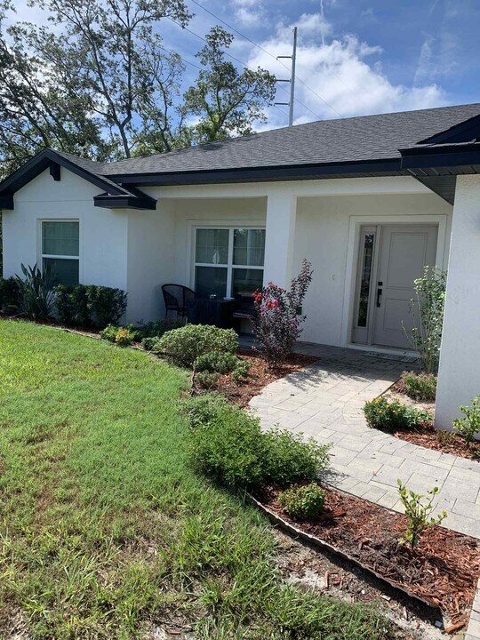 2740 E Nectarine Rd in DeLand, FL - Building Photo