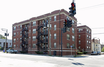 Colonial Hall Apartments in Norfolk, VA - Building Photo - Building Photo