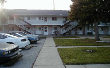 Whitehall South Apartments in Sylvania, OH - Foto de edificio - Building Photo