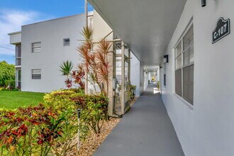 129 Normandy Ln in Delray Beach, FL - Building Photo - Building Photo