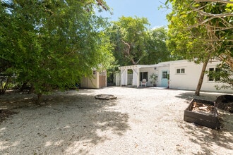 129 S Hammock Rd in Islamorada, FL - Building Photo - Building Photo