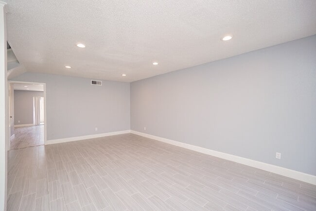 property at 2515 Oak Hill Dr