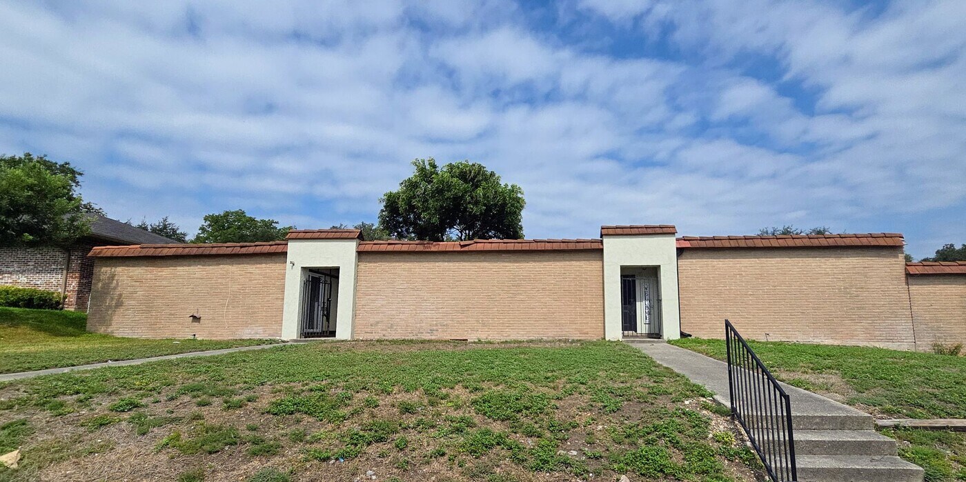 4013 Burning Tree Dr in San Antonio, TX - Building Photo
