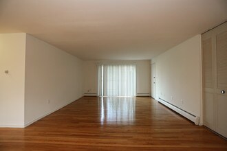 Lakeview Apartments in Farmington, CT - Building Photo - Interior Photo