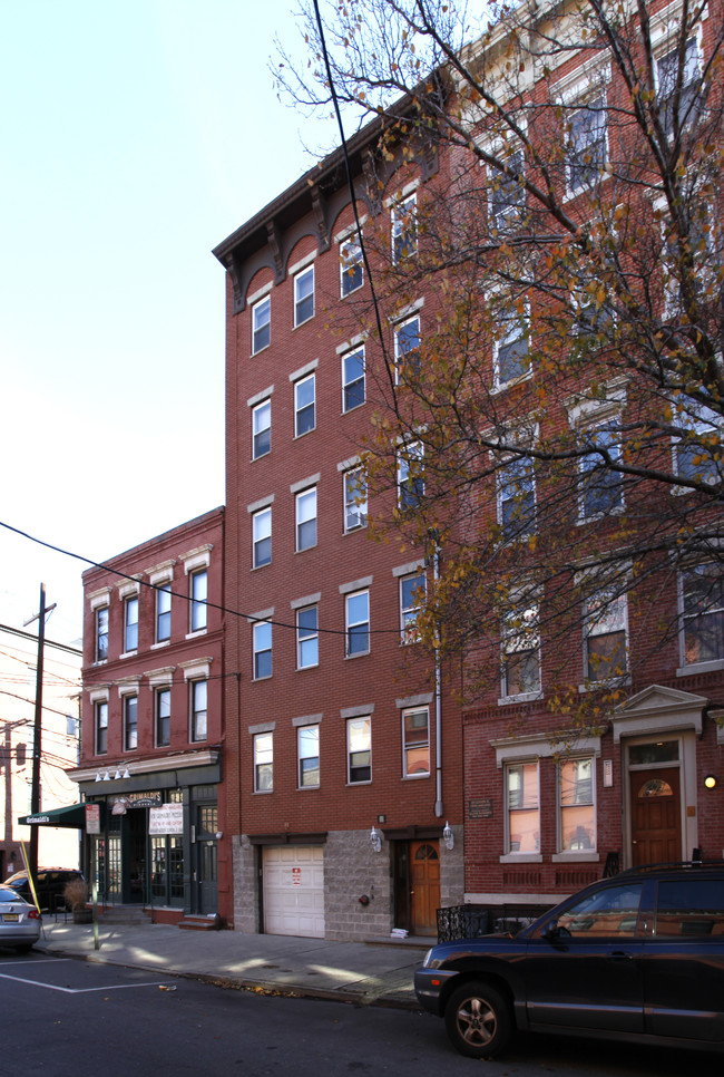 131 Clinton St in Hoboken, NJ - Building Photo - Building Photo