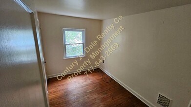 1548 Old Farm Ln in York, PA - Building Photo - Building Photo