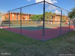 9453 SW 76th St-Unit -Apt S6 in Miami, FL - Building Photo - Building Photo