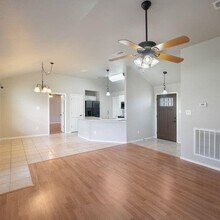 108 Halawa Ct in Bastrop, TX - Foto de edificio - Building Photo
