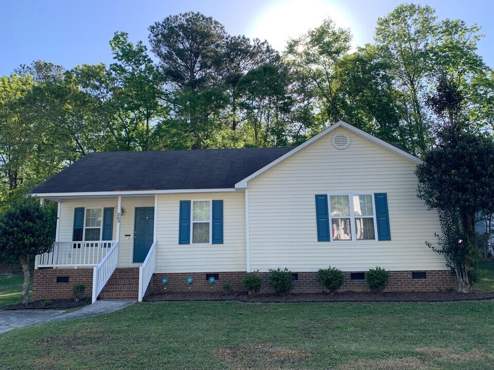 203 Garrison Ave in Clayton, NC - Building Photo
