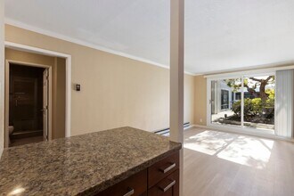 4 Captain Dr in Emeryville, CA - Building Photo - Building Photo