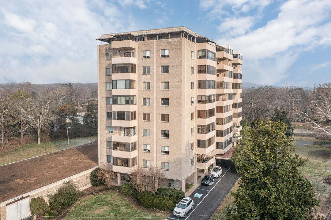 Belle Meade Tower in Nashville, TN - Building Photo