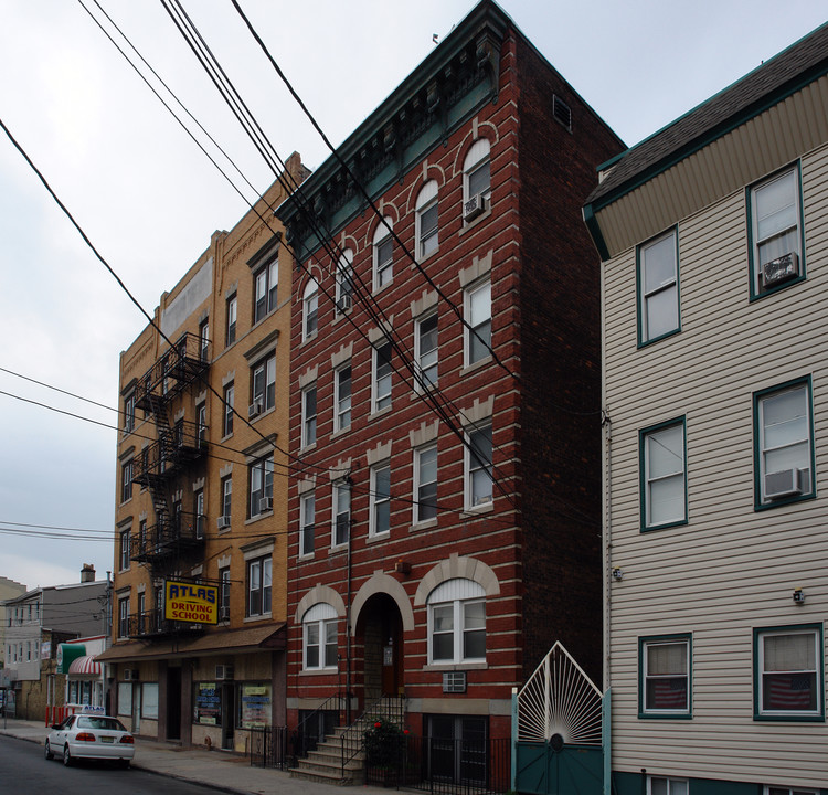 66 Monroe St in Newark, NJ - Building Photo