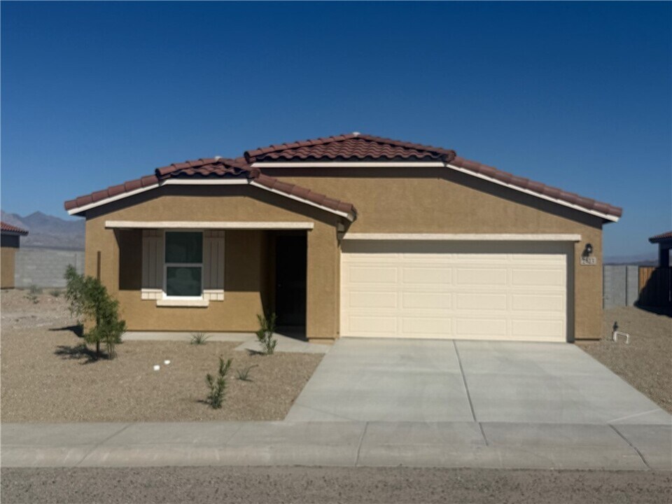 2423 Vista del Oro in Bullhead City, AZ - Building Photo