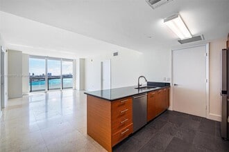 50 Biscayne Blvd in Miami, FL - Building Photo - Building Photo